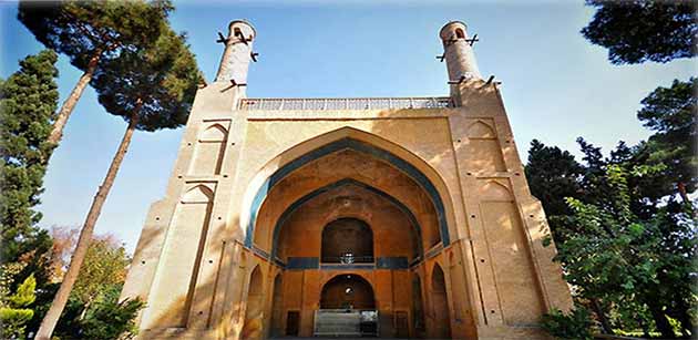famous shaking minerates of isfahan